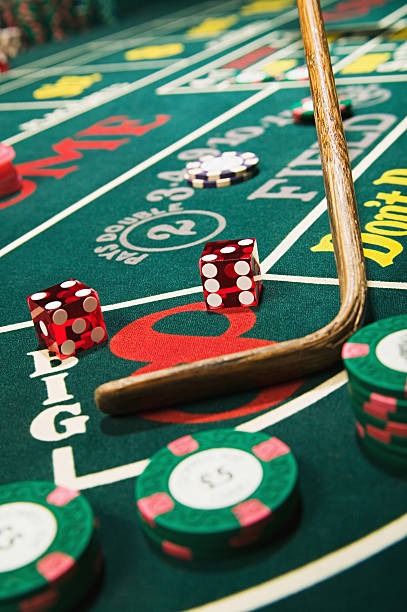 Professional dealer handling blackjack cards at bos228 Bikini Paradise table